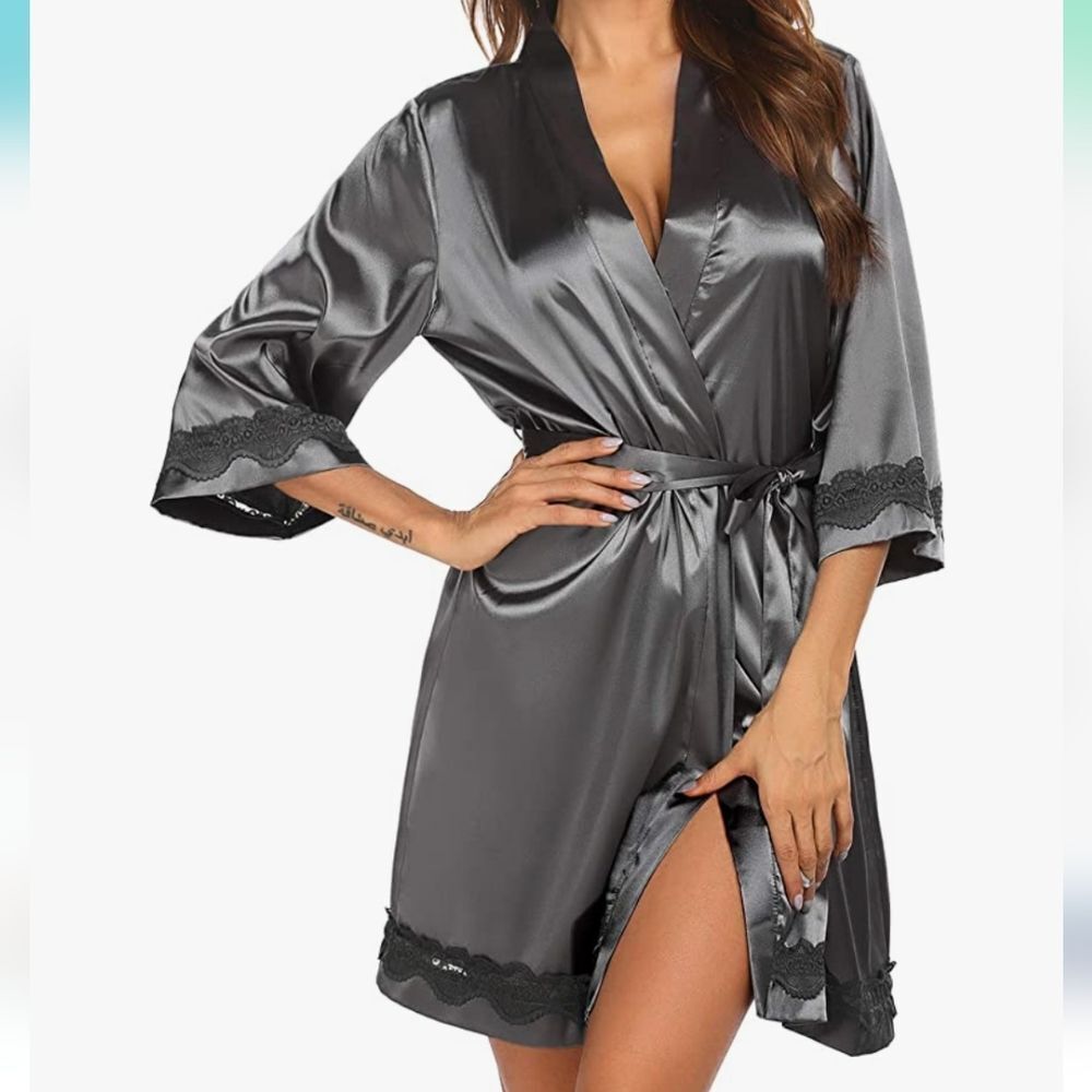 Ekouaer Satin Robe With Lace Trim Sz Sm